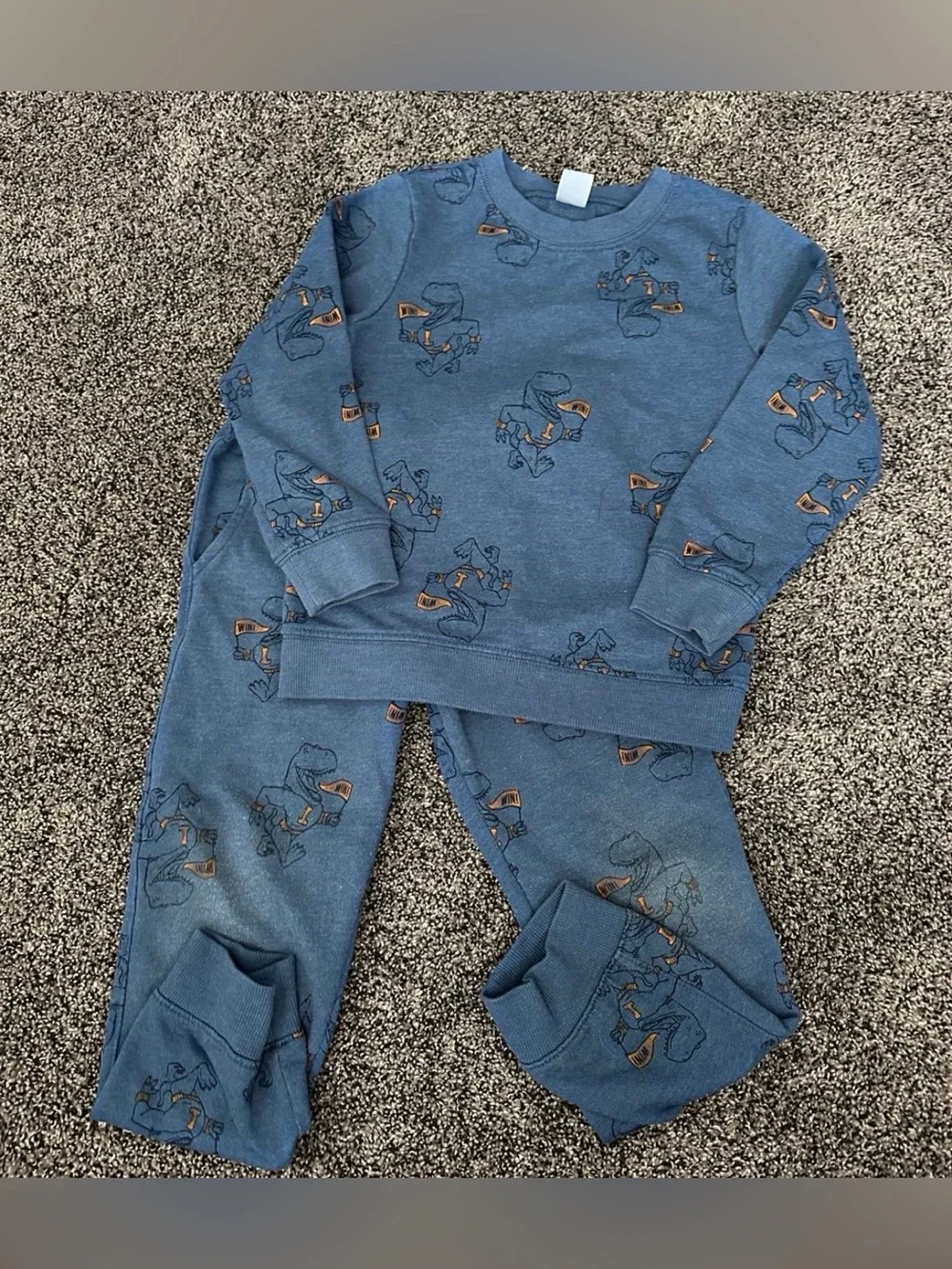 Carter's jogger set size 5t 0125